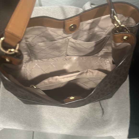 Michael Kor’s Hobo handbag - Picture 3 of 3